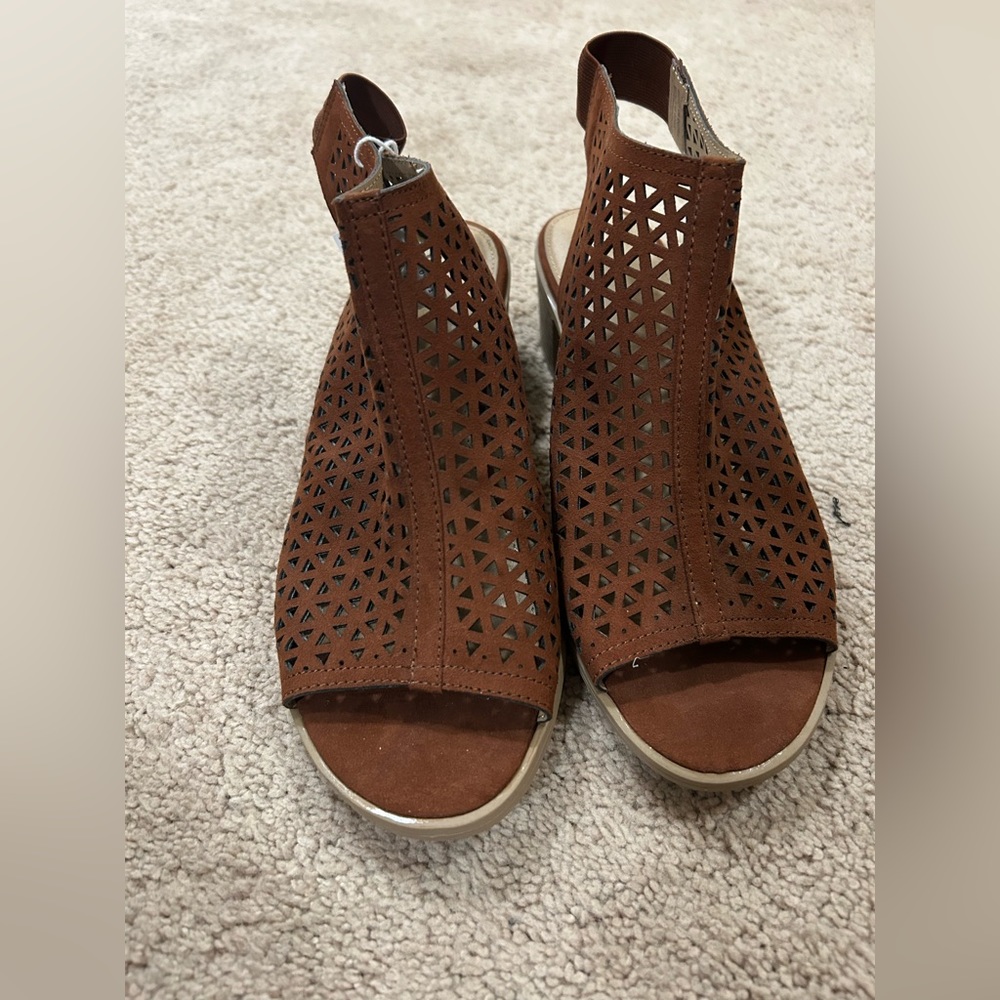 Fall color shoe. NWT. From Payless